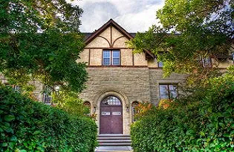 加拿大落基山公立學(xué)校