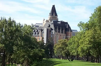 薩斯卡通教育局